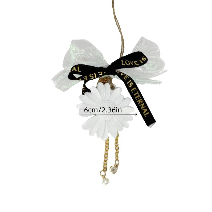 

1шт Автомобильная подвеска-аромадиффузор в виде ромашки, для ванной, спальни, шкафа, ароматерапевтический гипсовый кулон, камень-диффузор, бриллиант, жемчуг