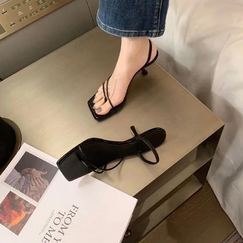 

Новые летние босоножки с ремешком и квадратным носком, женские, с перемычкой для пальца, на высоком каблуке, женственные, темпераментные, удобные, с эластичным ремешком, шлепанцы для улицы 40 чёрный