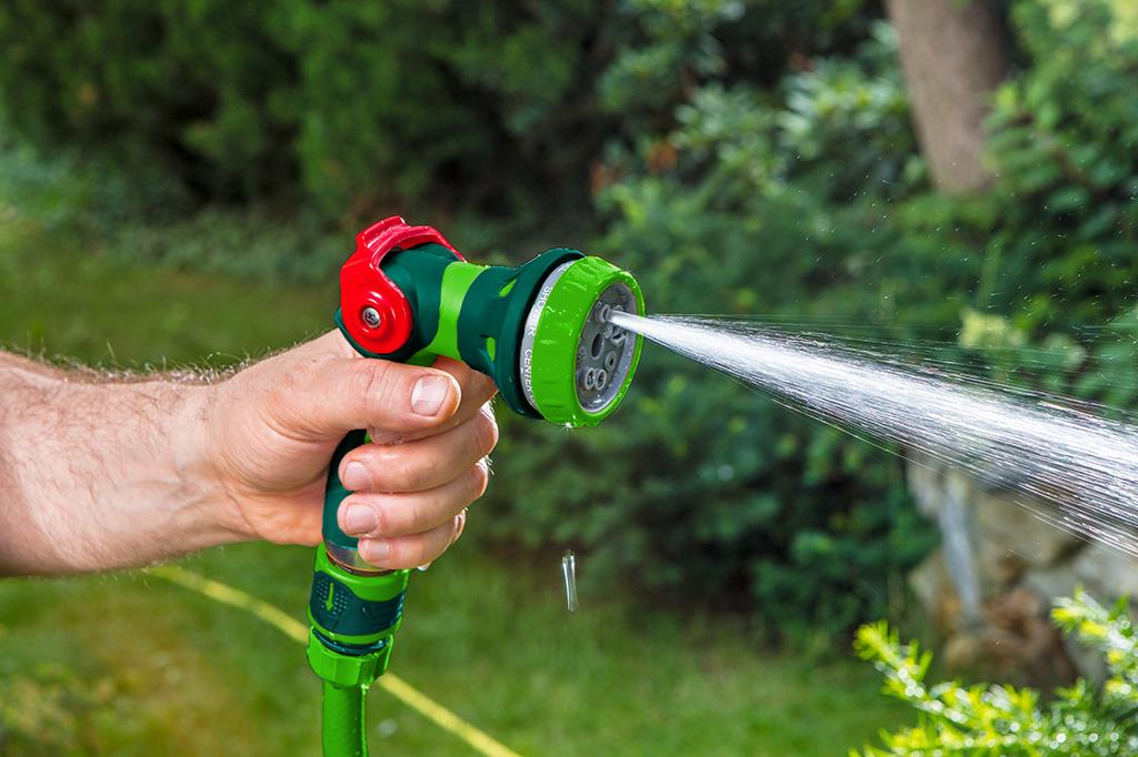8-function pistol sprinkler with smooth stream regulation
