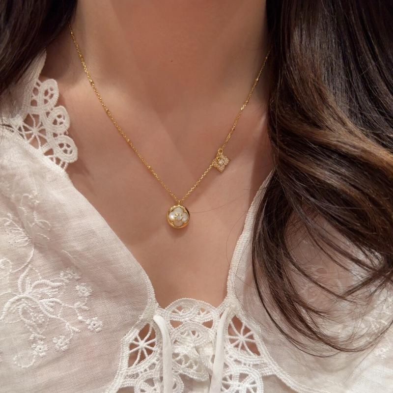 Retro Chinese Style Full Of Diamonds, White Fritillary Four-Leaf Flower Pendant, Necklace, Bracelet, Exquisite High-End Set