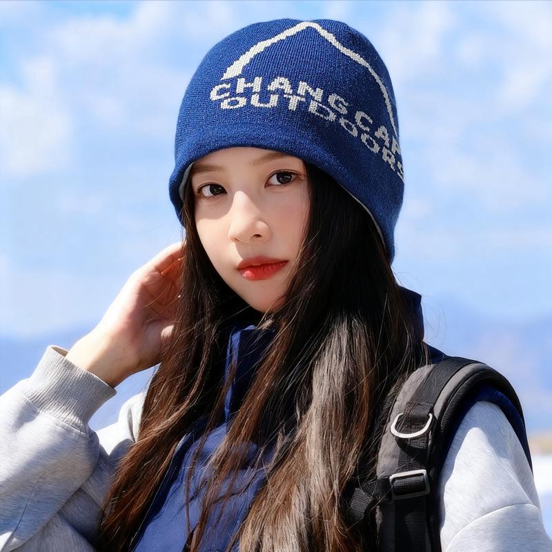 Mountaineering cold hat women's season skiing climbing wool hat outdoor warm knitted ear protection small knitted hat