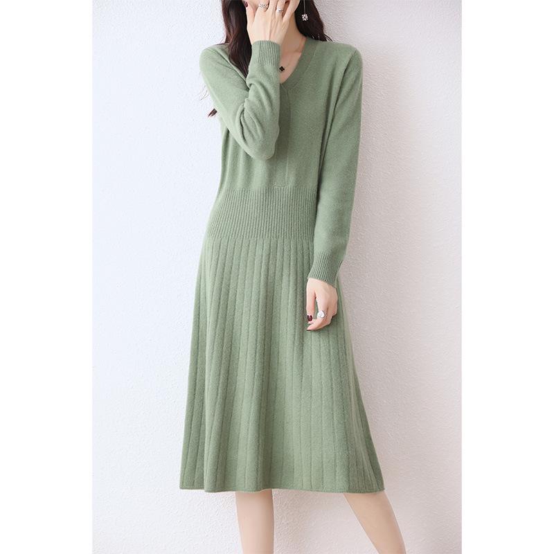 

Женское трикотажное платье из чистой шерсти с V-образным вырезом – Осень/Зима 2023, Элегантный свободный крой Small