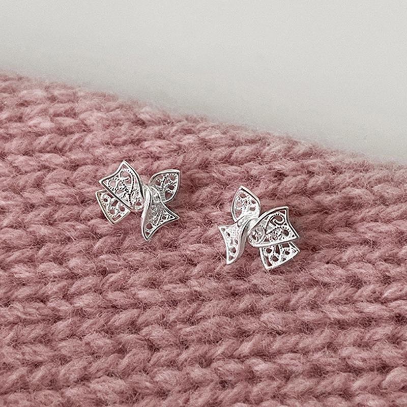 Ohrstecker Anti-Verlust-Design Dongdaemun Süß Girly Ausgeschnitten Spitze Schleife Schraubverschluss Ohrstecker