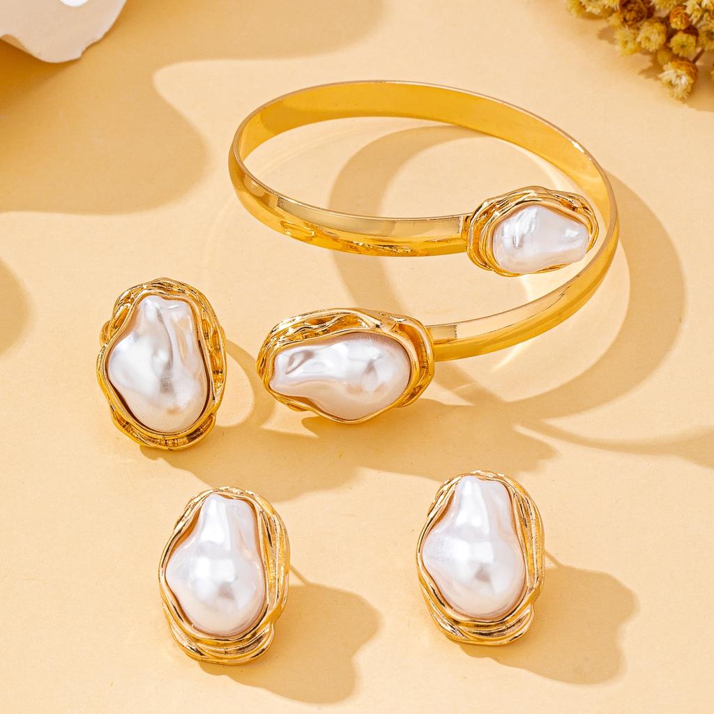 Damen-Schmuckset, Modisches Armband im Barockstil, Ring und Ohrringe, Geeignet für den täglichen Gebrauch, Partys und als Geschenk
