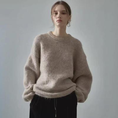 Spot Pattern Alpaca Wool Loose Warm Sweater – Simple Round Neck, Drop Shoulder Design for Autumn/Winter.