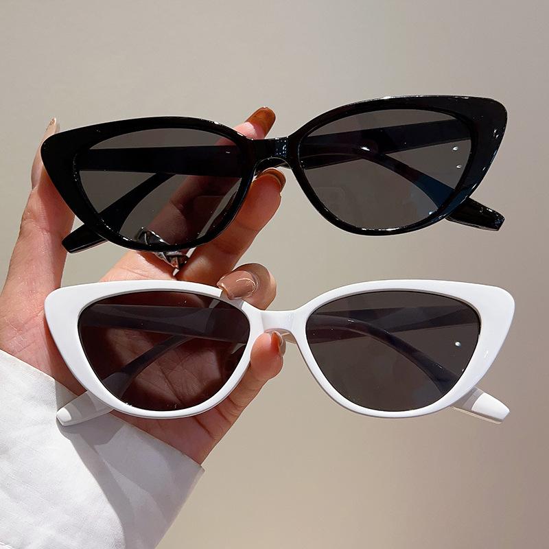 Internet celebrity retro small frame triangular cat eye sunglasses women street shot thin advanced driving anti-glare sunglasses