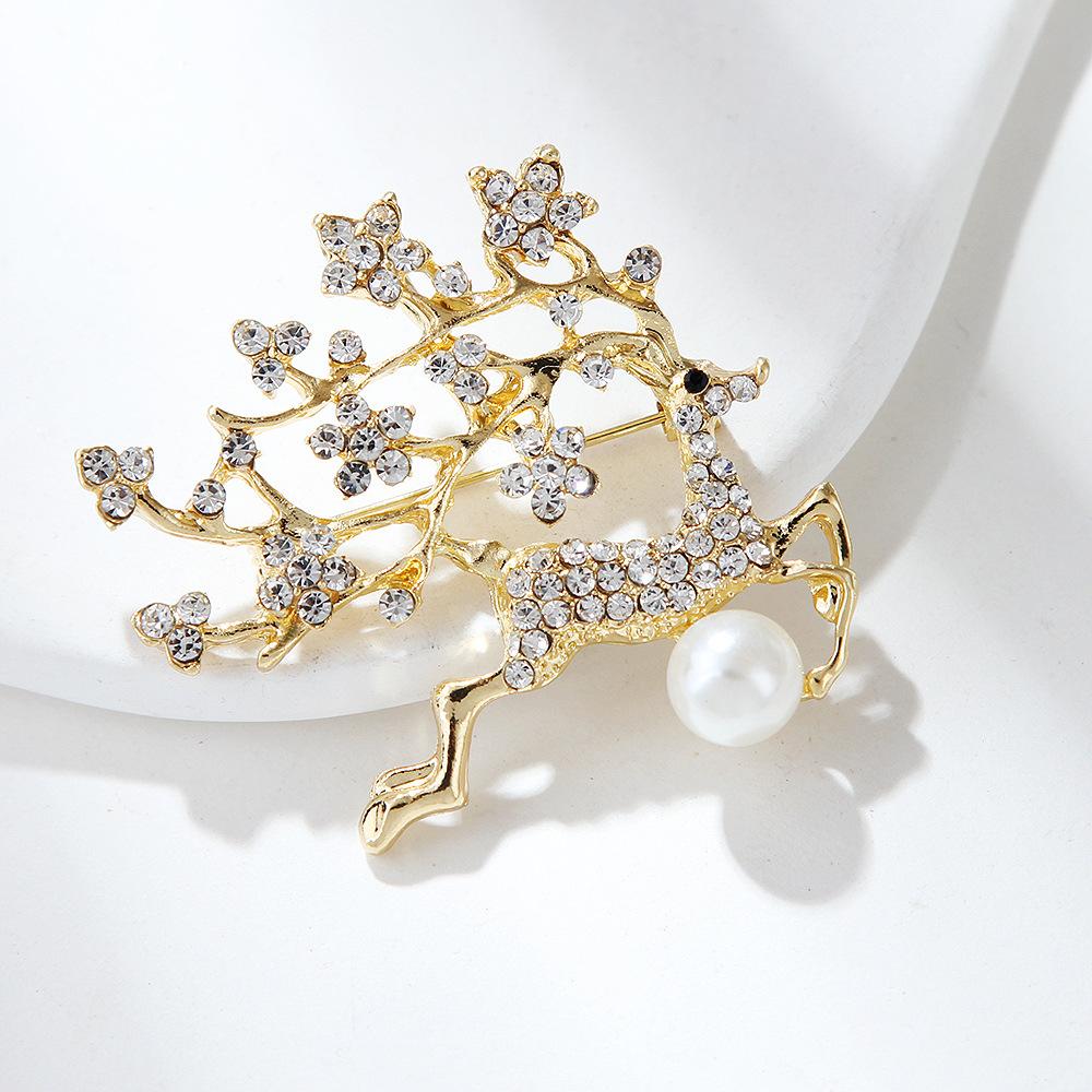Fashion Elk Brooch Creative Ladies Christmas Anti-travelling Collar Buckle Pearl Pin Exquisite Hypoallergenic Luxury Enamel Brooch Long-Lasting Color