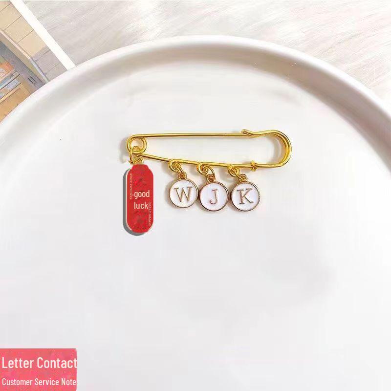 Przypinka dla ucznia DIY na sukces na egzaminie – Urocza broszka z literą na szczęście na egzaminach