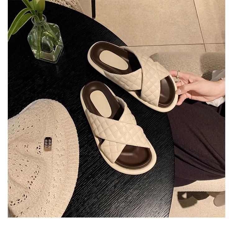 

Grape mother slippers women wear soft soles not tired feet fashion Korean version women s shoes summer women s 2025 sandals women s new models 35