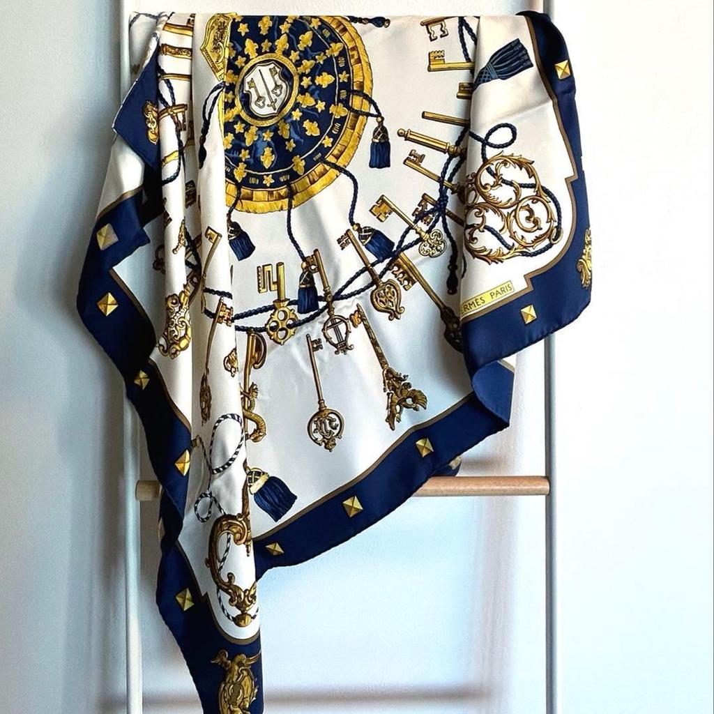 Used [Bargain/Excellent Condition] HERMES Carre Silk Scarf