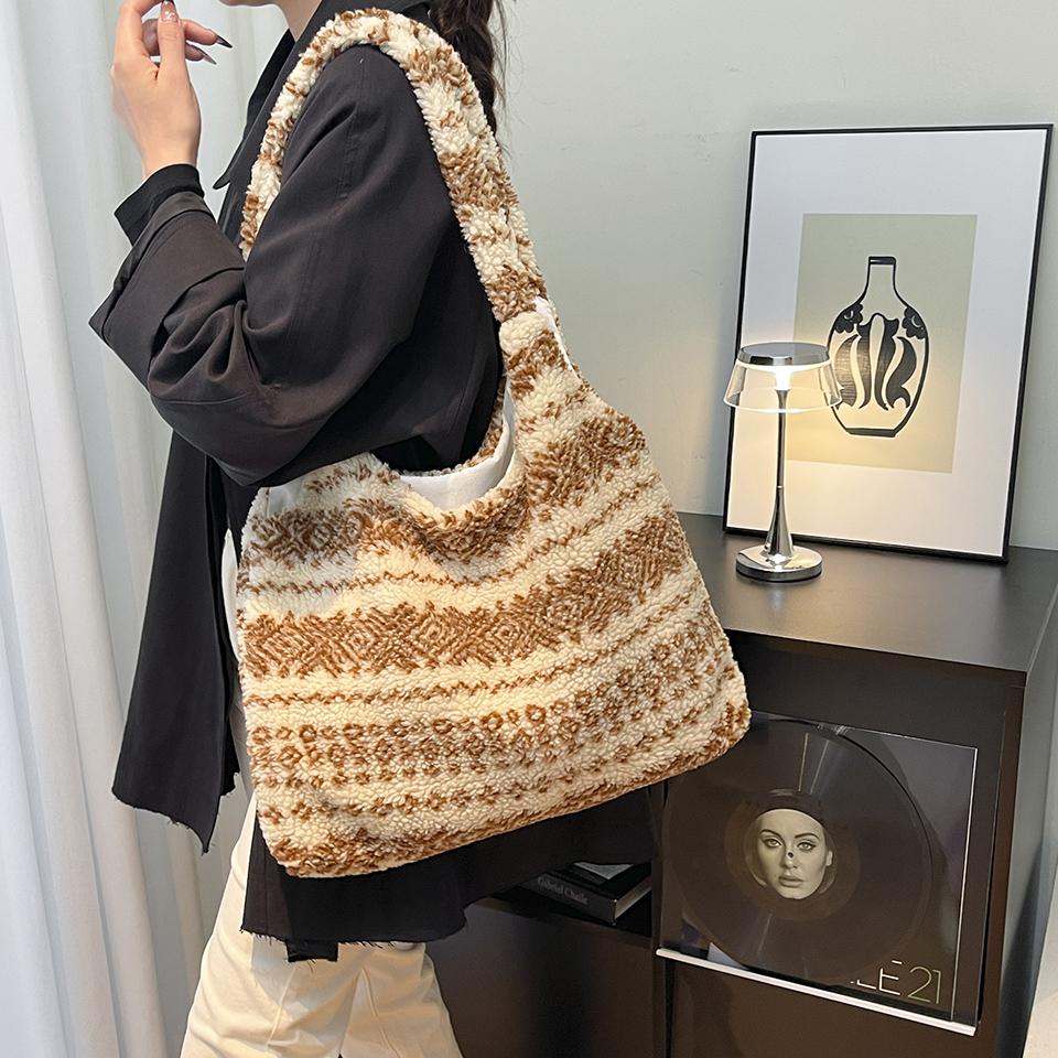 Vintage Handmade Bohemian Velvet Tote Bag Trendy Natural Material Crochet Shoulder Bags Hobo Bags Spacious chic for Daily