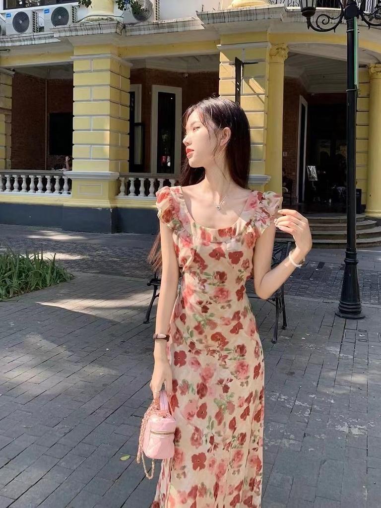 French Retro Floral Dress Women's Summer 2026 New Flying Sleeves Design Feeling Waist and Thin A-shaped Long Dress