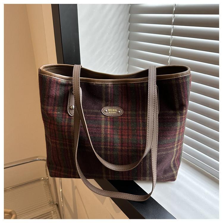 Fashionable Winter Woolen Plaid Tote Bag 2023 Stylish Casual Shoulder Handbag Soft Texture