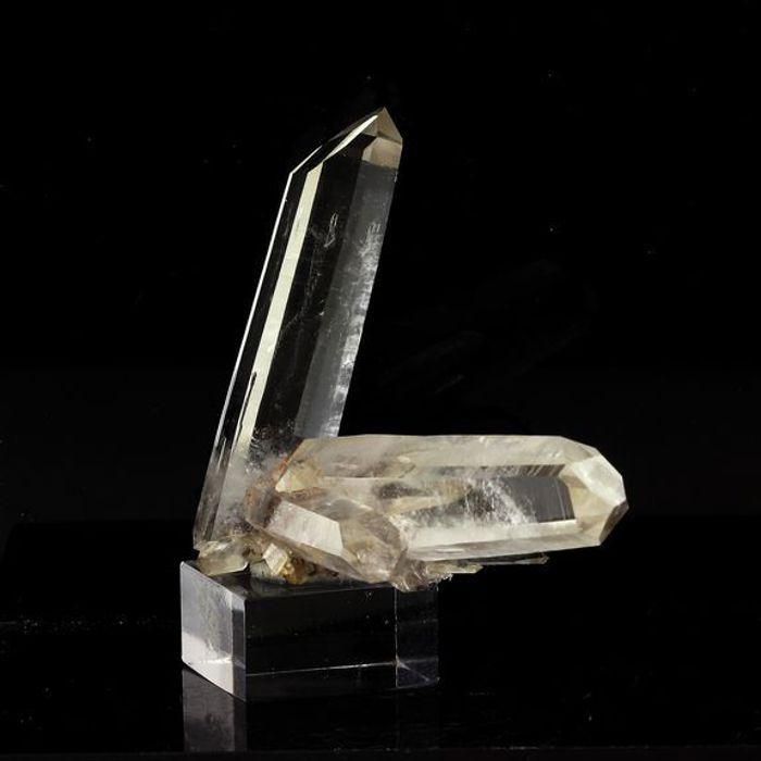 Pierres et Minéraux. Quartz. 163.5 ct. La Gardette Mine, Bourg d'Oisans, Isère, France.