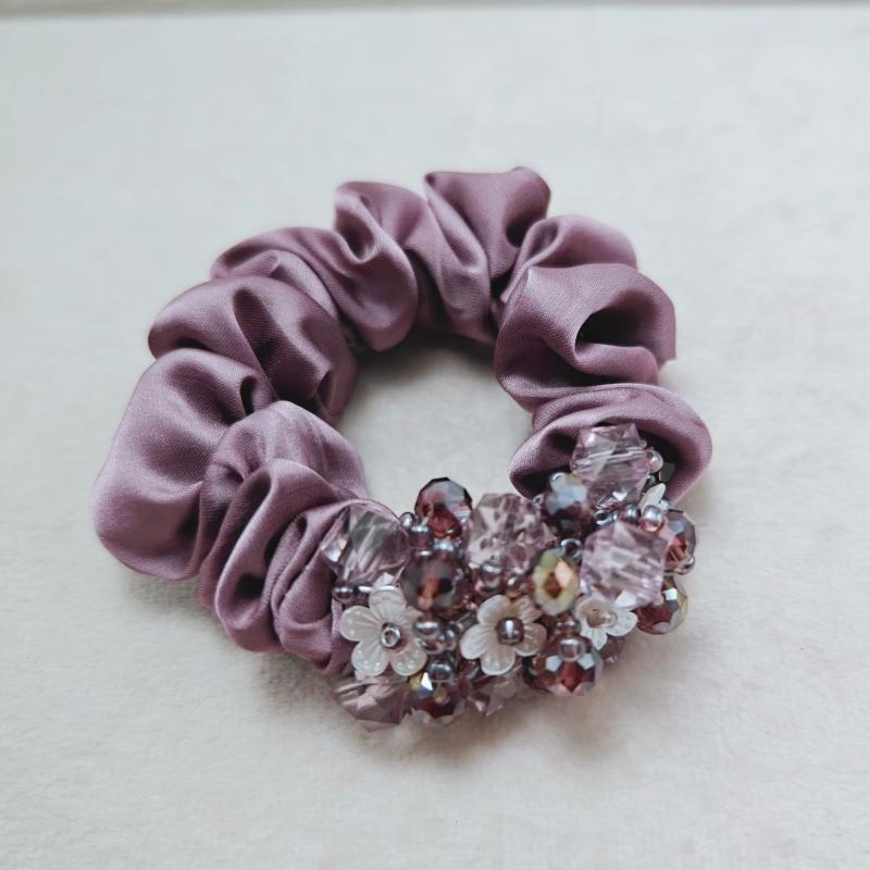 New Arrvial Luxurious Acrylic Flower Scrunchie Hair Tie Satin Crystal Ponytail Holder Fashionable Women Hair Accessories