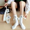 1 Paar Damen-Socken in mittlerer Länge mit niedlichem, lustigem Motiv und Magnetverschluss – interaktive Socken für Eltern-Kind-Beziehungen, Liebende und Freunde