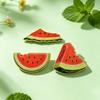 Sommerliche Wassermelonen-Brosche: Realistischer Metall-Anstecker im Obst-Stil – Niedliches und vielseitiges Accessoire für Kleidung und Taschen