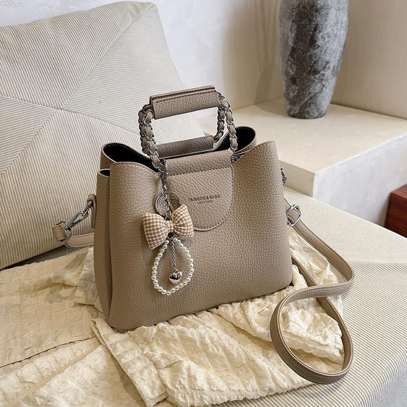 The New Women's Bag Is Fashionable and Trendy, and the Hand-held One-shoulder Oblique Span Tote Bag Is Fashionable.