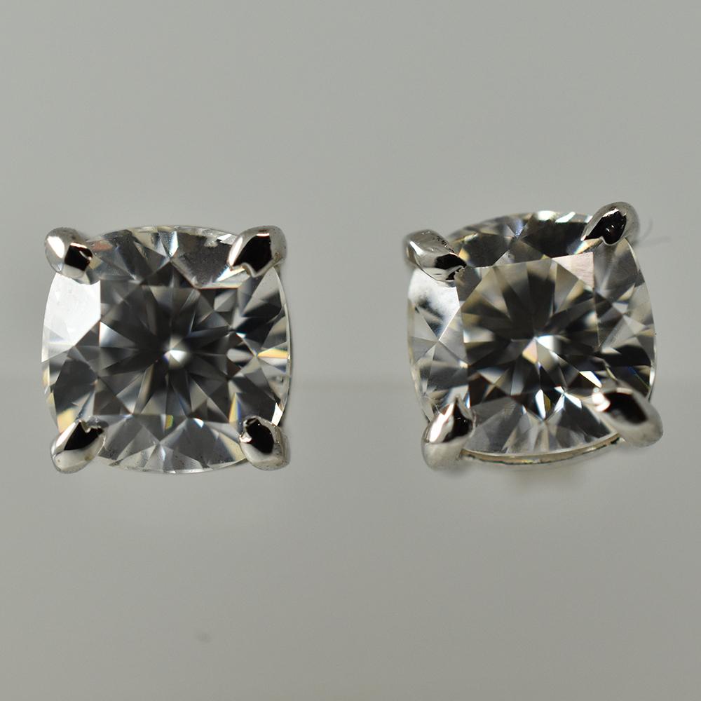 

Perfect Square Cushion 12.3 Ct Synthetic White Flawless Moissanite Earring Pair MY.ER-18-NS 18.2 mm approx білий