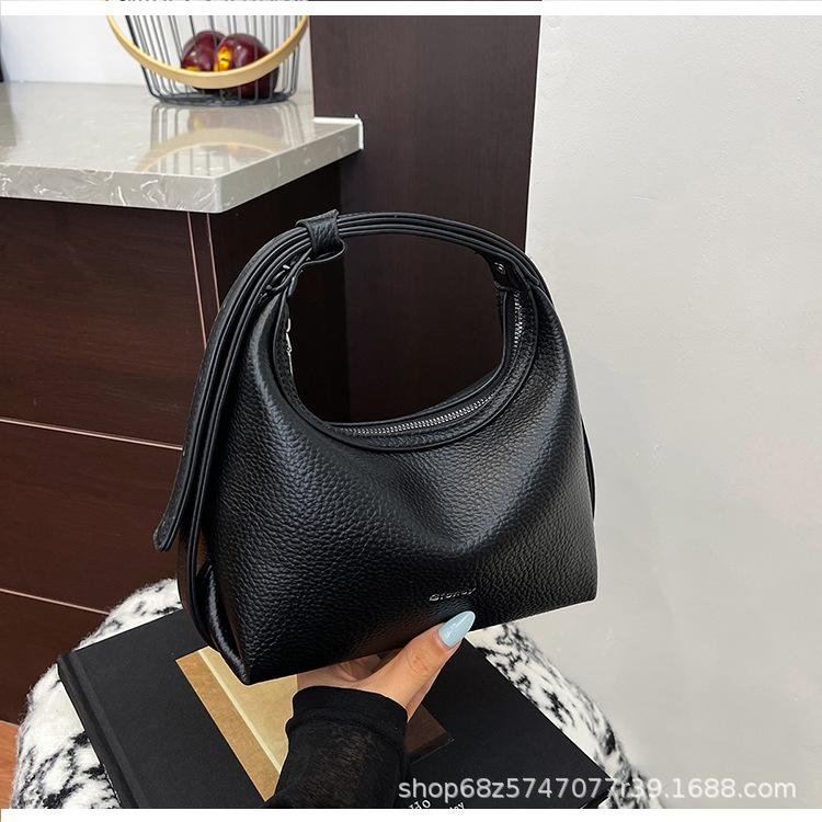 Dumpling Bag Women 2025 New Fashion Versatile Handbag Texture Versatile Casual Messenger Bag Fashion Crescent Bag Tide