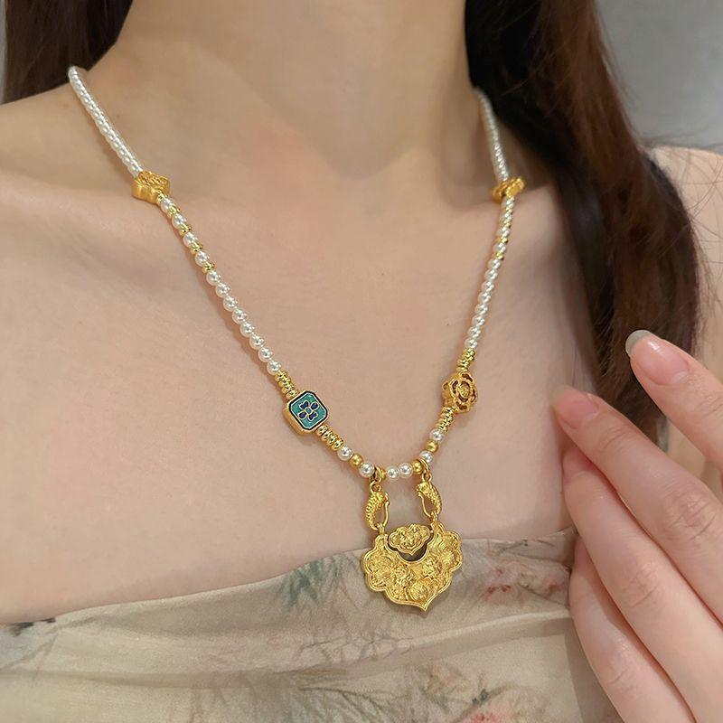 

New Chinese Ancient Koi Ping An Ruyi Lock Green Necklace Female National Style