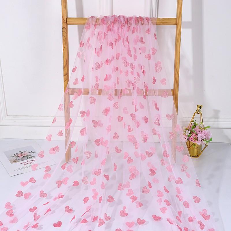 

Red Heart-shaped Mesh Tablecloth Perfect For Decorating Wedding Banquets Parties And Romantic Valentines Day Candlelight Dinners 1.5x1m рожевий