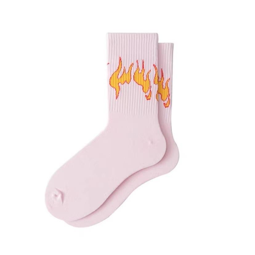 Calzini Trendy di Marca Europea e Americana con Fiamma Bianchi Rosa Neri Viola Street Skateboarding Trend Calzini Sportivi a Mezza Gamba in Puro Cotone