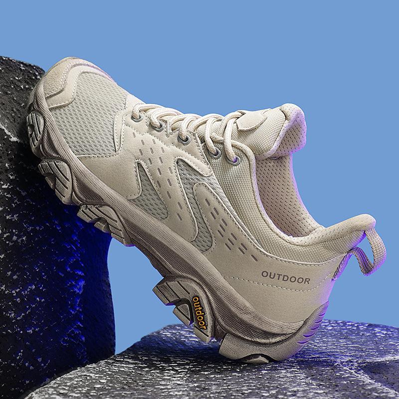 New lightweight outdoor sports men's shoes autumn and winter women's mountaineering shoes climbing wear-resistant classic