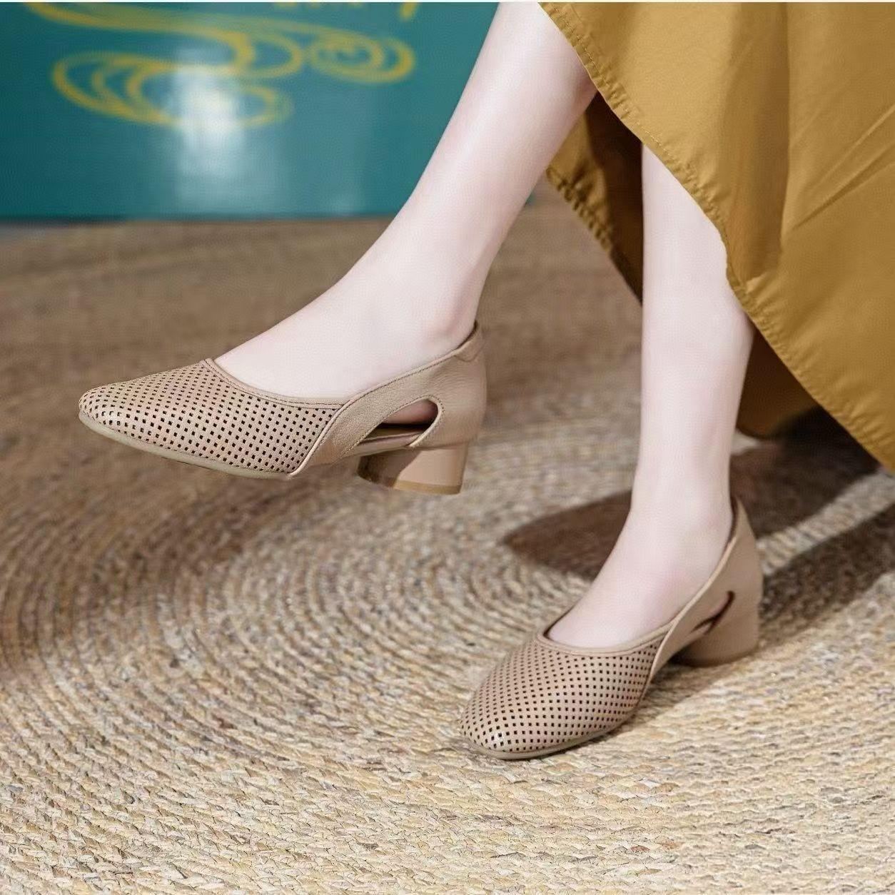 

Spring and summer 2025 new sandals women s sandals shallow mouth non-slip hollow soft leather pointed head bag head hole shoes women 40 абрикосовый
