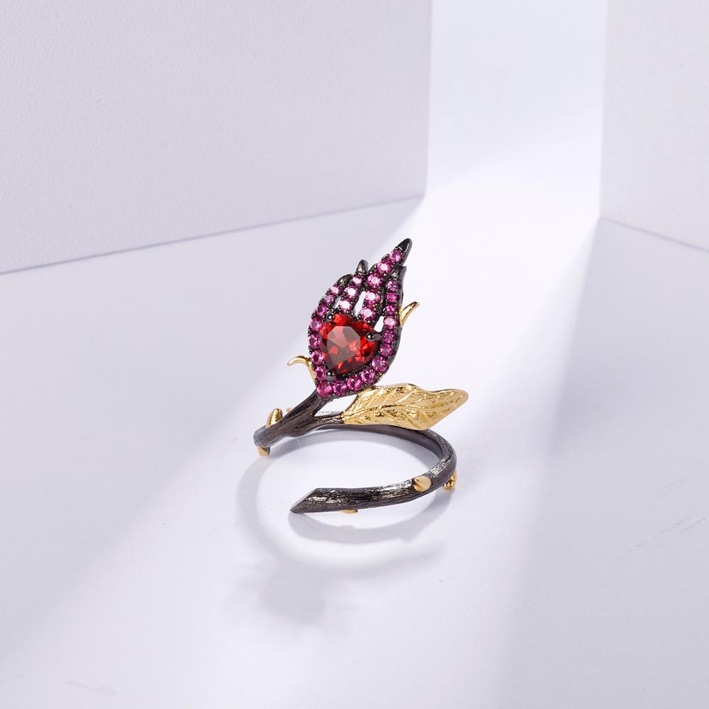 GB 925 Silber Schwarz Golden Handgemachte Knospe Blume Offener Ring Brennendes Herz Natürlicher Granat Frau Verstellbarer Edelsteinring