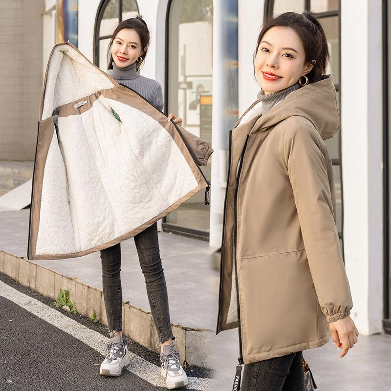 Lässiger Damenmantel in Mittellänge aus Polyester mit Kapuze und Reißverschluss und Kordelzug – warmes Fleecefutter, lange Ärmel, zwei Taschen, Gürtel, maschinenwaschbar