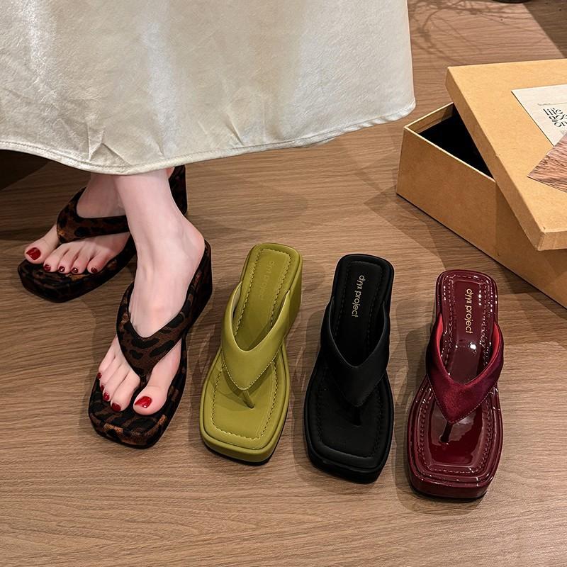 French Square Head Slope Heel Toe Slippers Women'S Summer Wear Not Tired Feet Sandals Beach Vacation Style Herringbone Cool Slippers