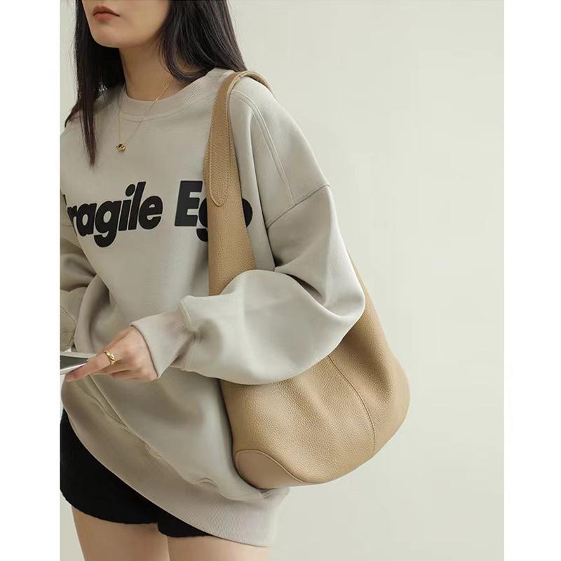 Большая вместительная мягкая кожаная большая сумка для отдыха — фото 3