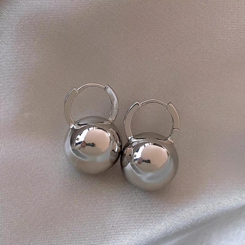 

Серьги в стиле ретро с золотыми шариками - Модные каффы для ушей от инфлюенсера для женщин