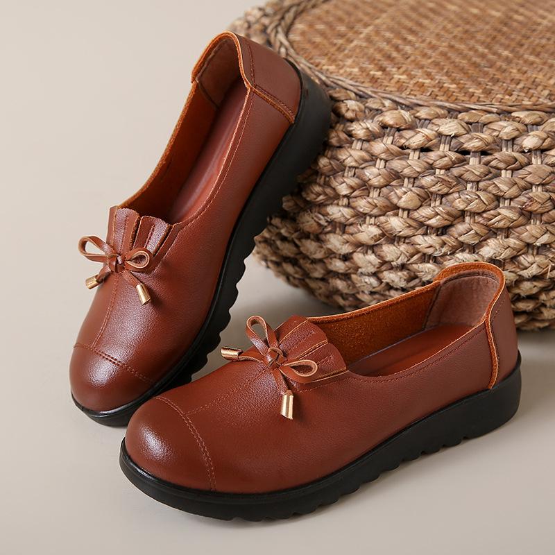 2025 Mom Shoes Spring Autumn Edition Leather Shoes Soft Bottom Soft Surface Anti Slip Women's Shoes Comfortable Elderly Loafer