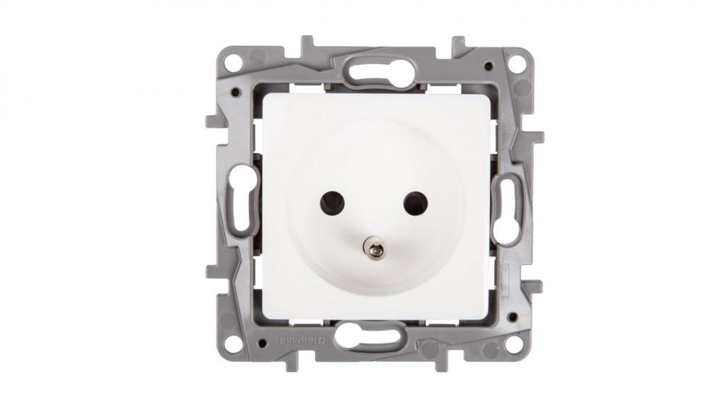 Niloe Single Socket Z/U 16A Ip20 With Shutters White 664536