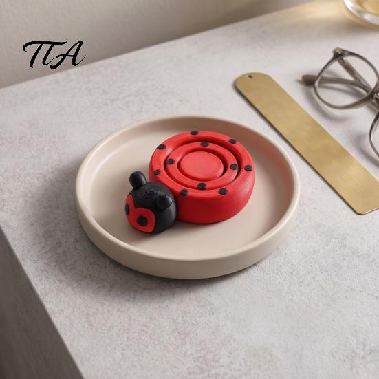 Small Ladybug Collectibles 3D Printed Spinning Figurine, Stress Relief Rotating Turtle Fidget Toy Toy, Animal Shape Desk Decoration for Home