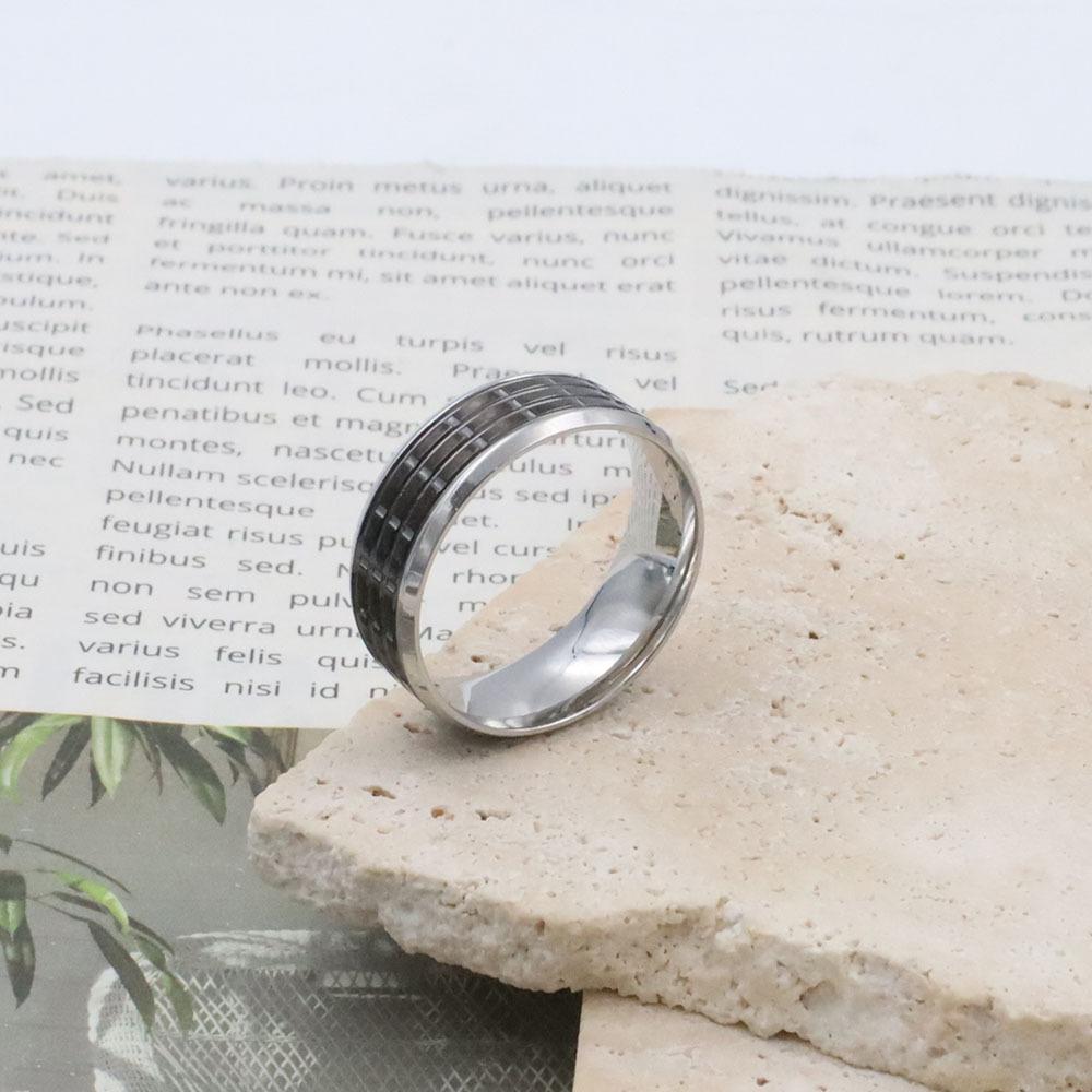 Exkluzivní prsten z titanové oceli nevybledne Niche design Vykládaný černým akrylem Pánský šperk Prsten