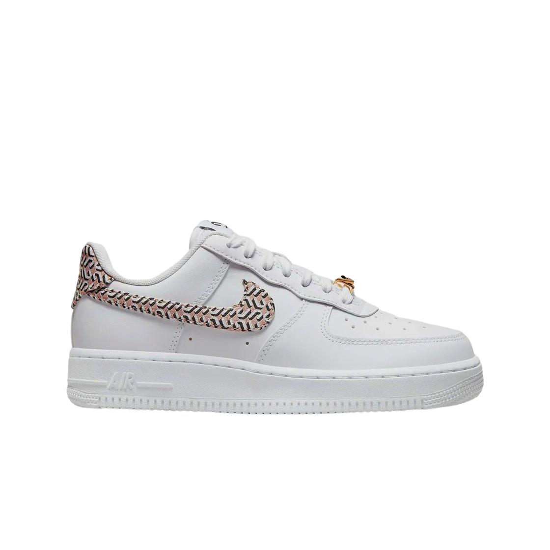 

Женские кроссовки Nike Air Force 1 LX United в цвете Victory White DZ2709-100