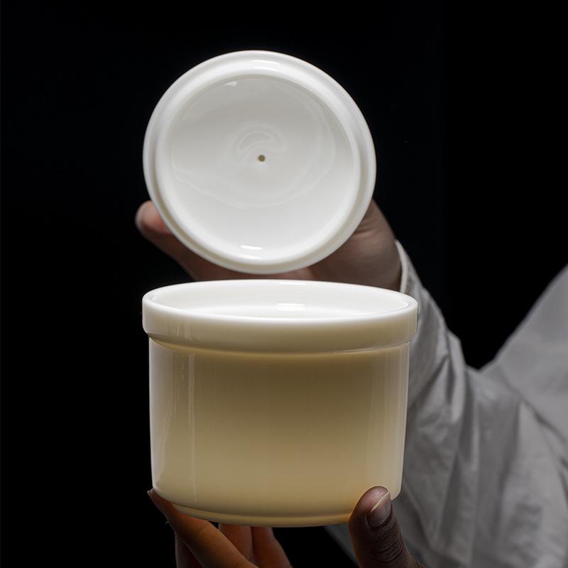 Dehua Weißporzellan Schmortopf 330ml - Glatte Keramik Suppenschüssel mit Deckel für nahrhafte Mahlzeiten.