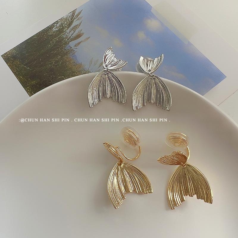 Fish Tail Ear Clips, No Ear Holes, Metal Cold Wind, European and American Personality Design Sense, Earrings, Simple Niche Mosquito Coil Disc Earrings