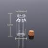 Kleine durchsichtige Glasflasche mit Korken