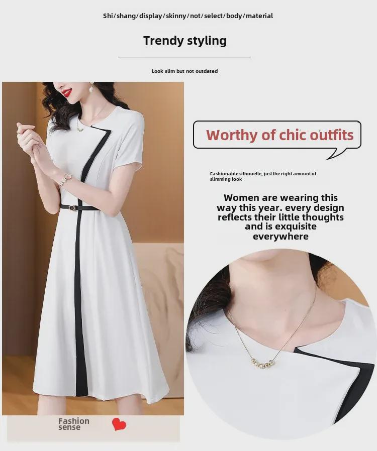 Letní bílé šaty s krátkým rukávem v barevných blokech pro rok 2024