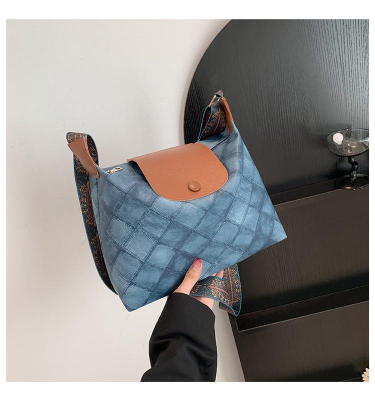 

2024 new large-capacity commuter retro Oxford cloth women s bag portable shoulder versatile fashion casual tote bag синій