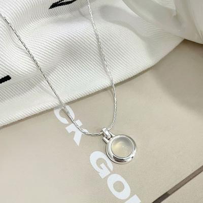 White Jade Marrow Round Necklace Fashionable and Minimalist INS Cool and Cool Geometric Pendant Clavicle Chain