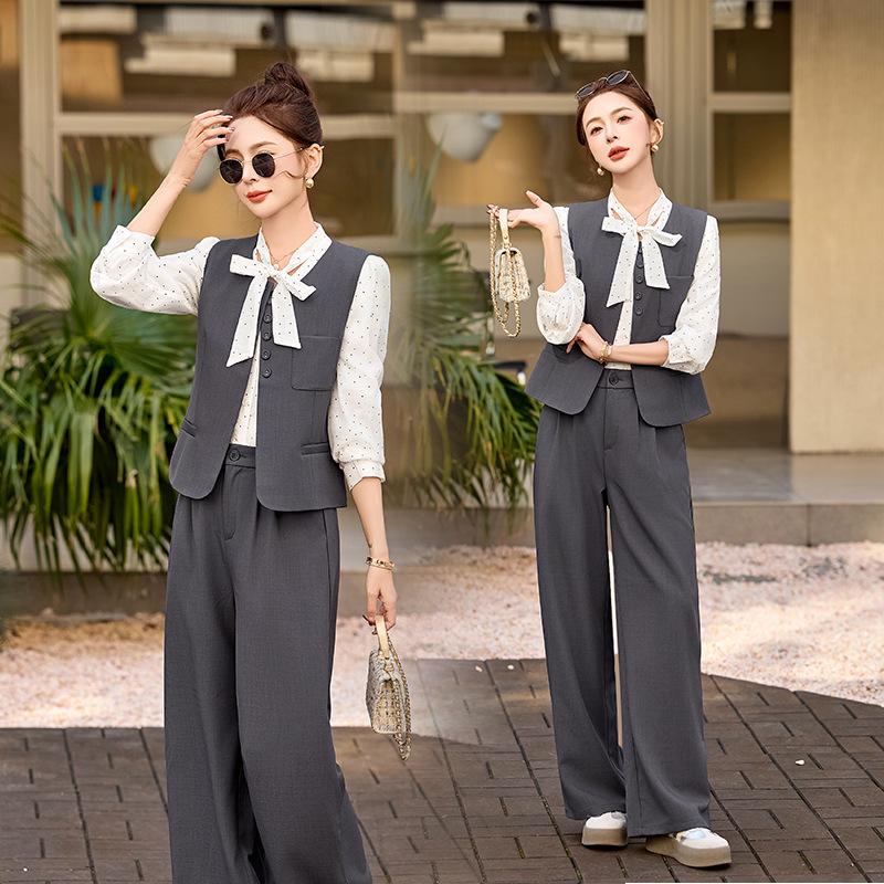 

2025 Весна Женский Модный Рубашка в Горошек Жилет и Брюки Палаццо Изысканный Комплект-Тройка R5516 XL 130-140 jin серый