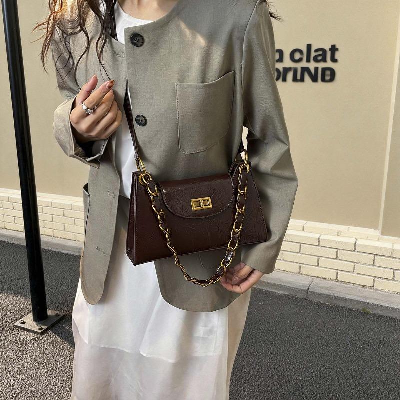 Fashionable Niche Square Bag with A Soft and Casual Feel, An Underarm Bag with A Chain Strap, A Crossbody Bag