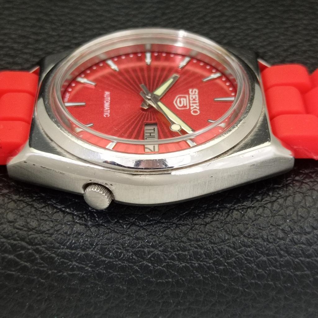 AUTOMATIC 7009A VINTAGE SEIKO 5 JAPAN MENS RED COLOR DIAL WATCH A701513-5 R206b-a701513
