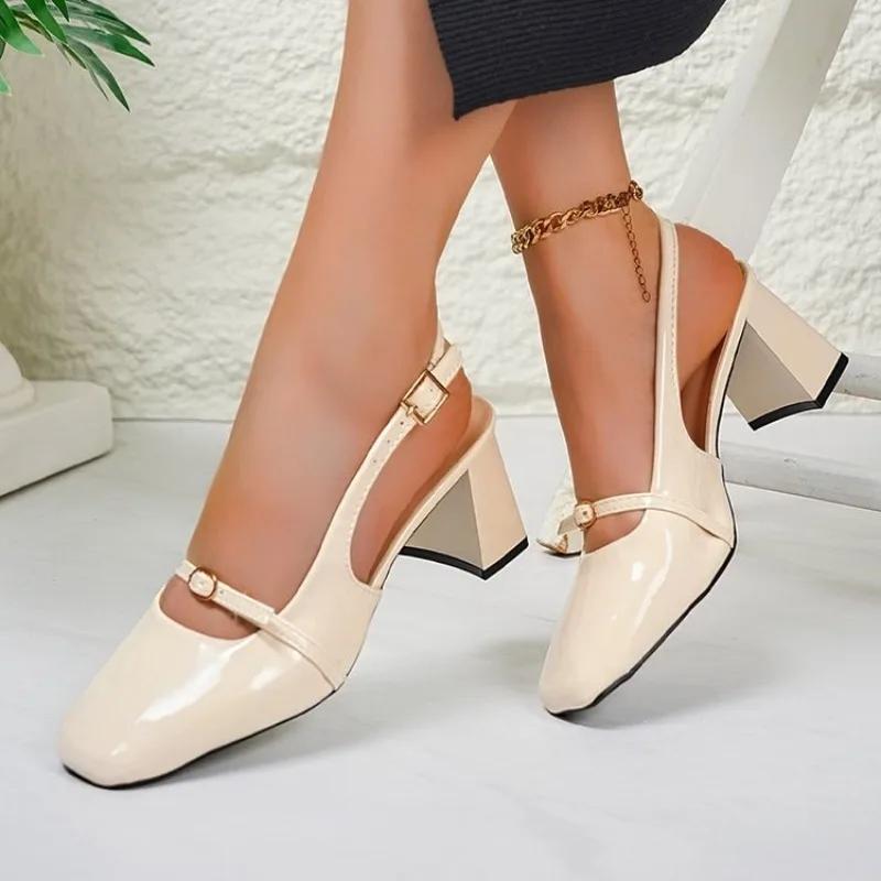 Vielseitige Schnallenrückseite Leere Hohe Absätze Damen 2026 Neue Baotou Sandalen Blockabsatz Einzelne Schuhe