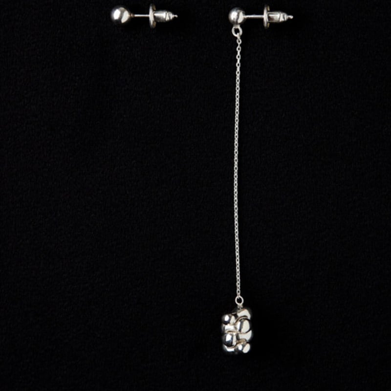 onill 05-12 Embrace (Earring)